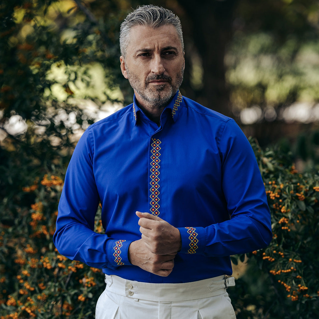 Camasa barbati casual albastra motive traditionale brodate rosu-galben Merer