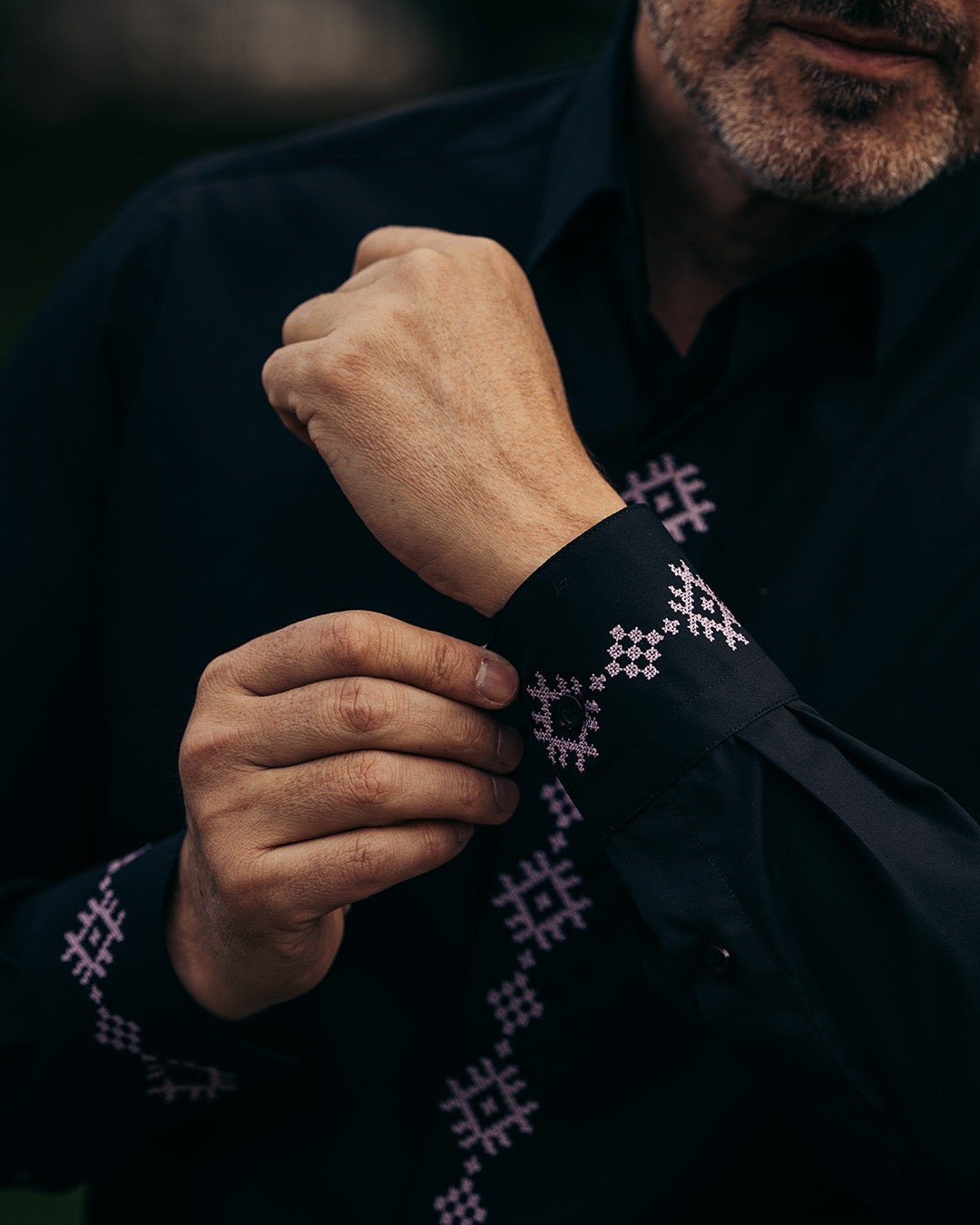 Men's casual black shirt with traditional purple embroidered motifs Merer