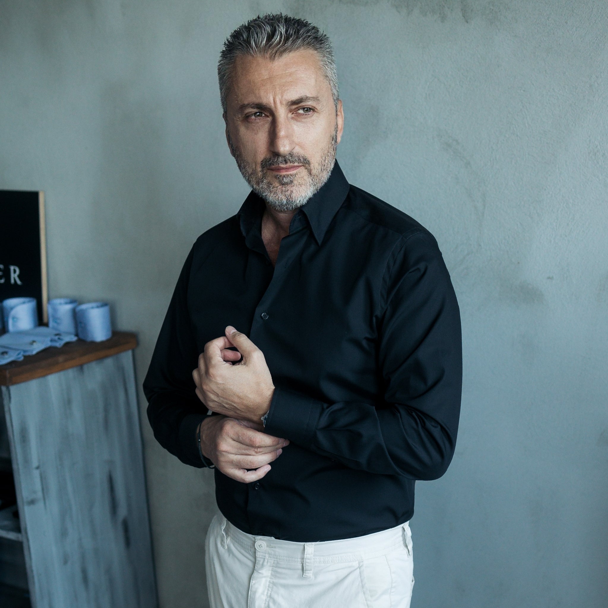 Camasa barbati neagra uni casual cu nasturi asortati Merer