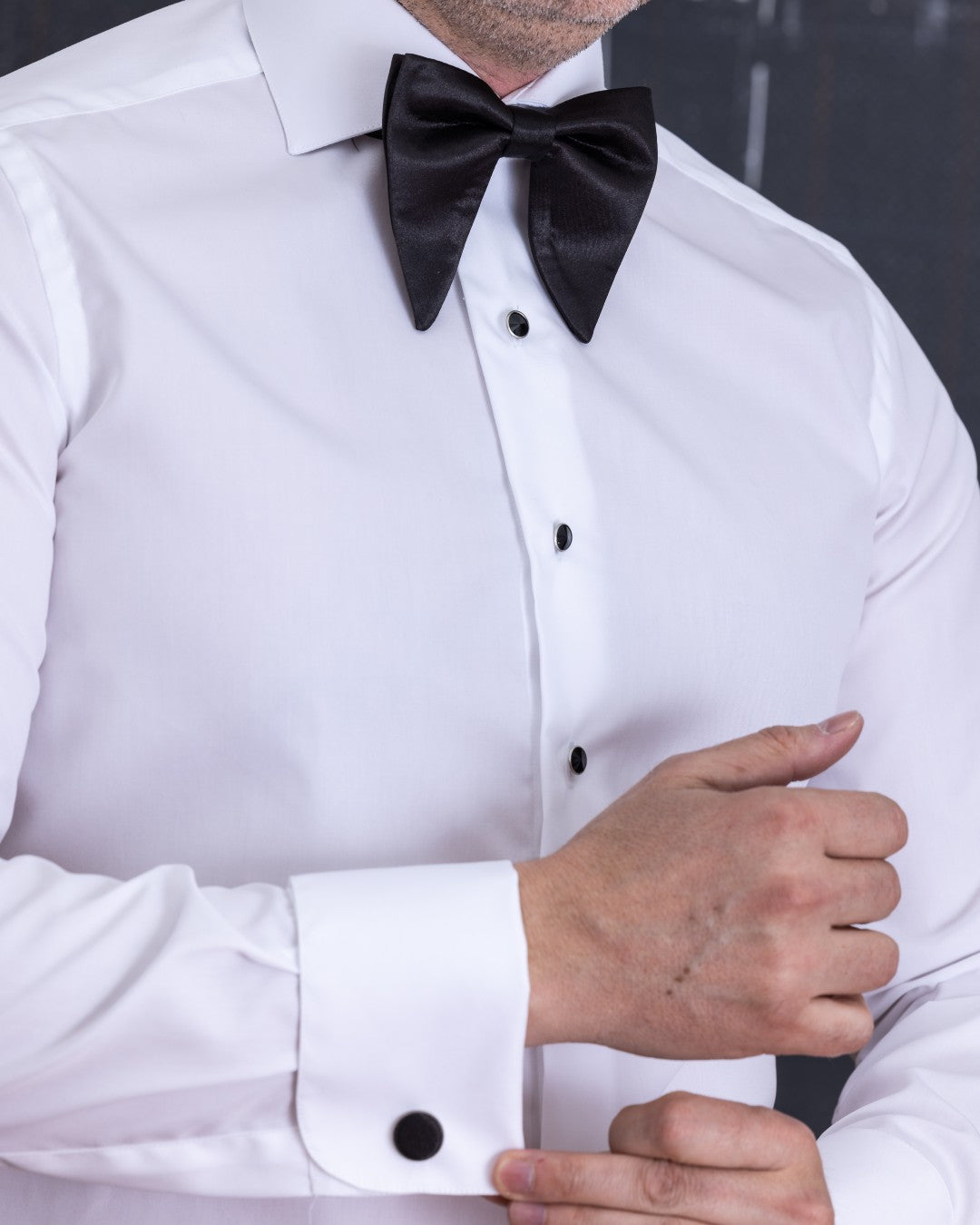 Camasa barbati alba ceremonie cu nasturi negri cu piciorus Merer