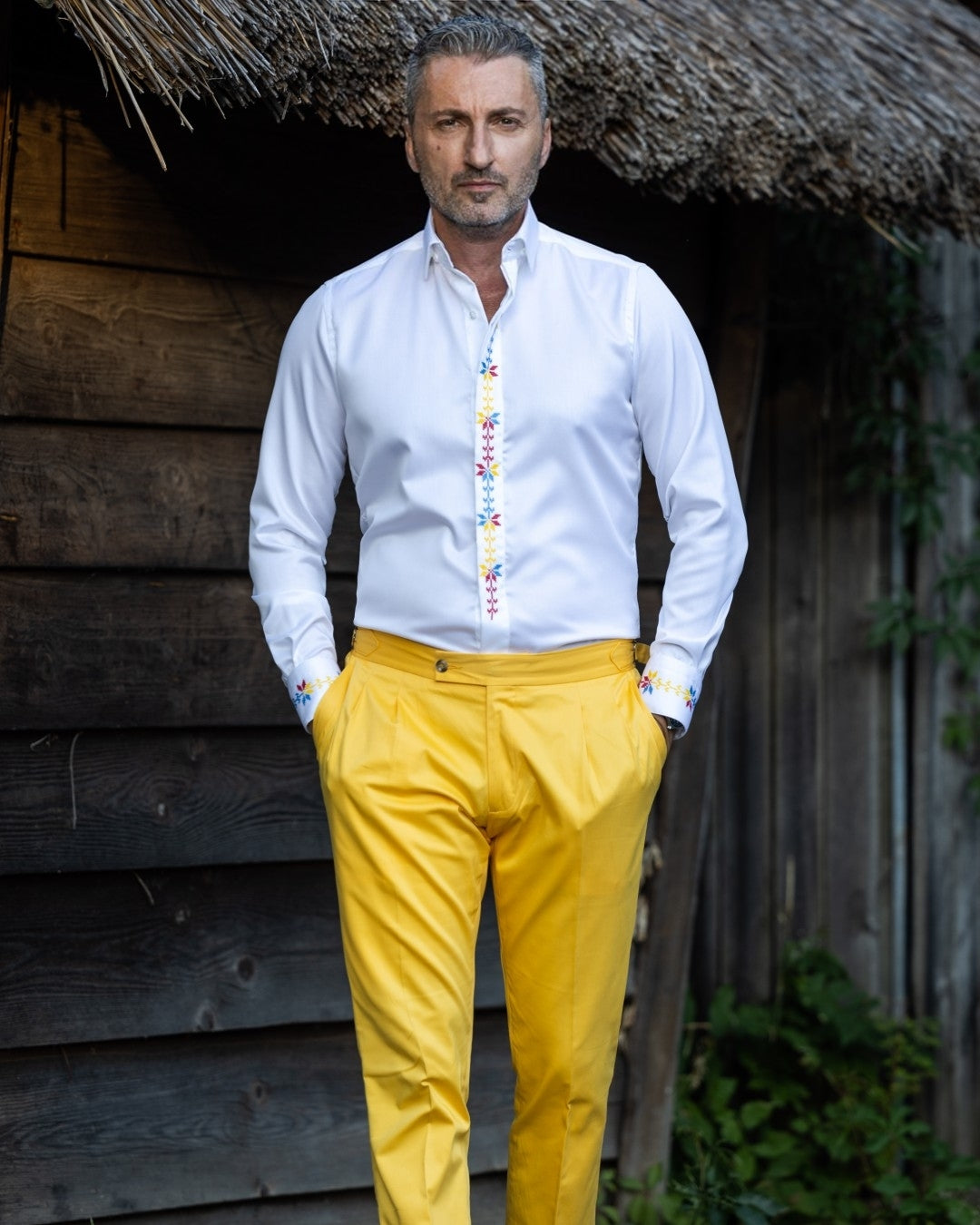 Men's casual white traditional shirt embroidered in three colors Merer