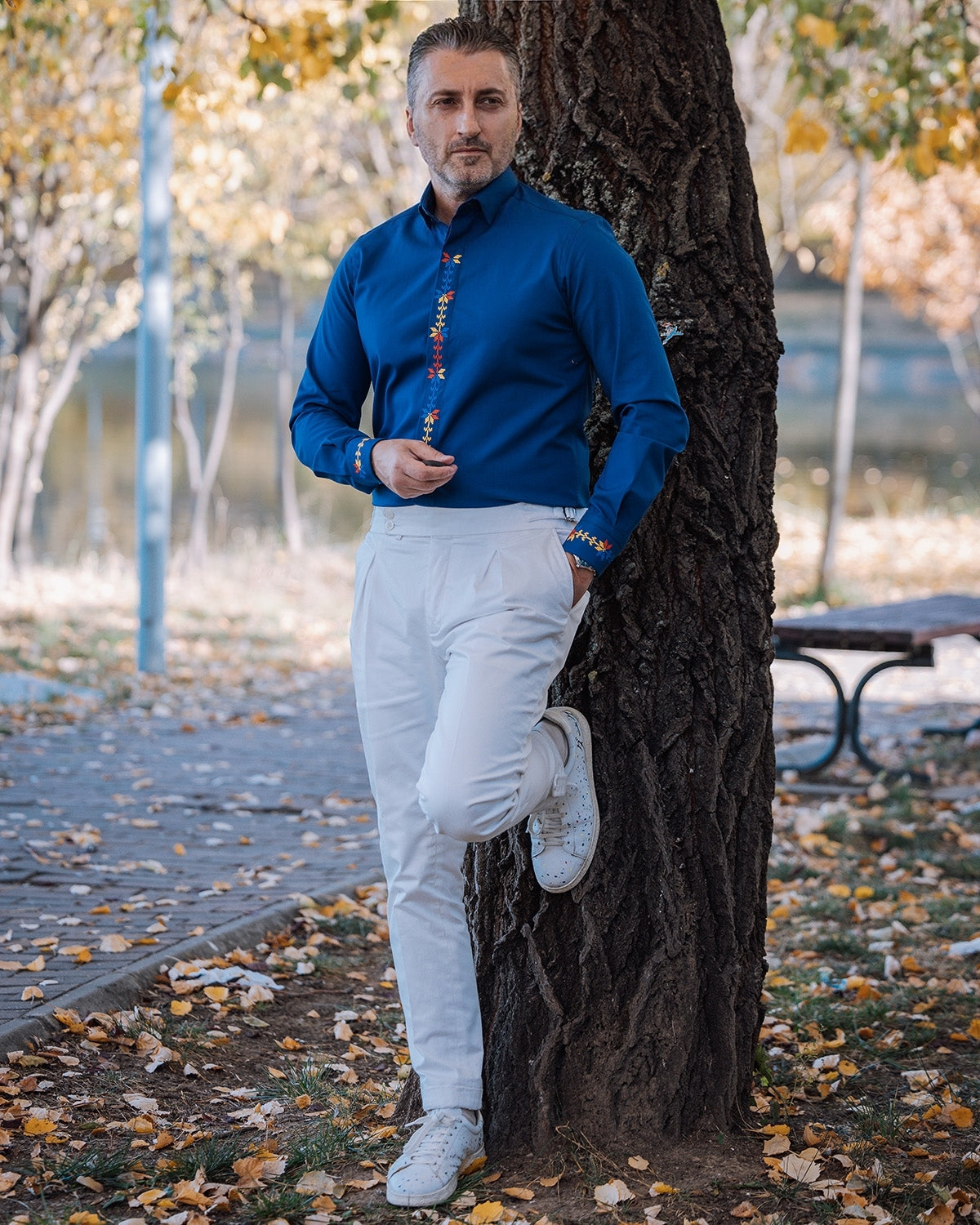 Men's casual navy blue shirt embroidered in three colors Merer