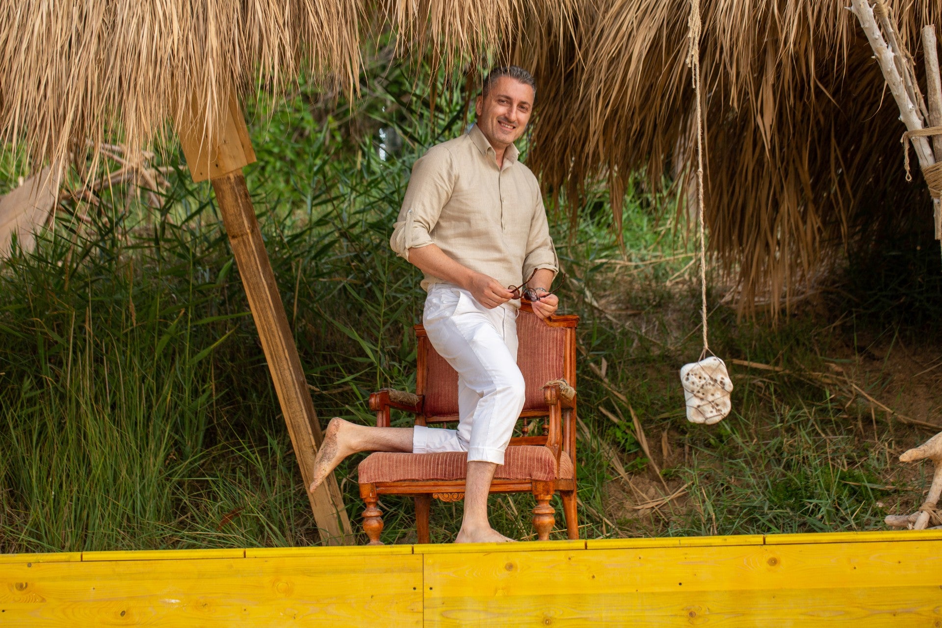 Camasa barbati casual bej din IN culoarea nisipului cu nasturi din scoica Merer