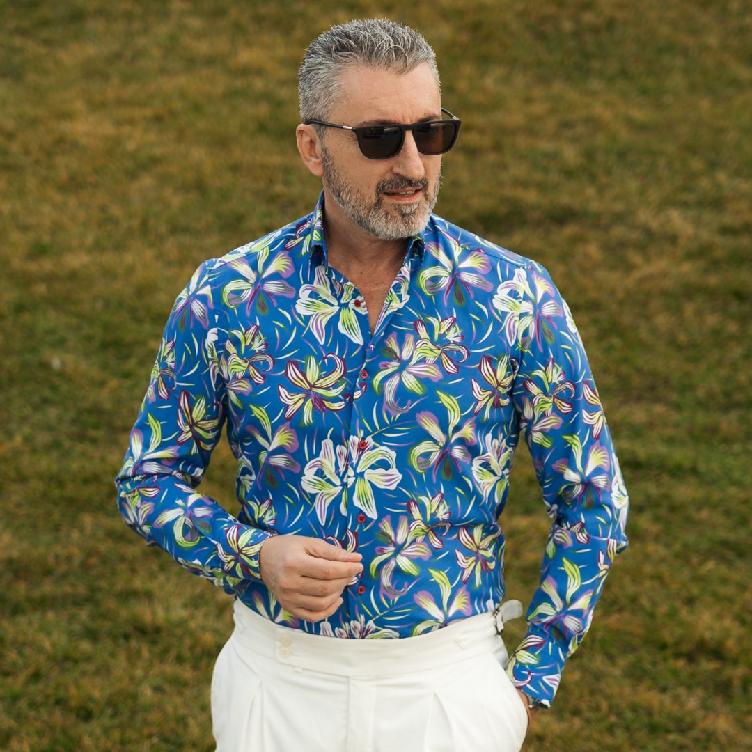 Men's casual shirt with blue print and large flowers Merer