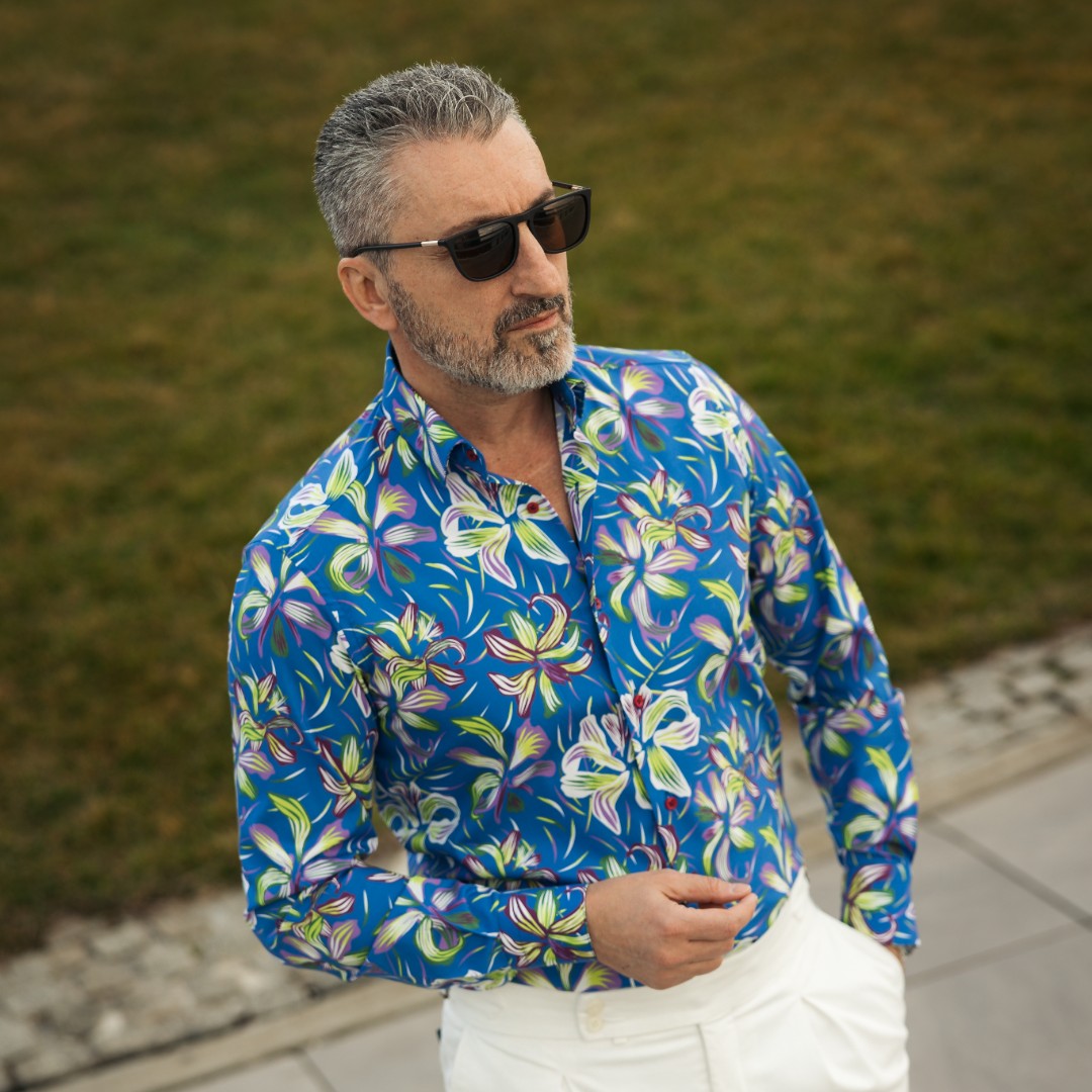 Men's casual shirt with blue print and large flowers Merer