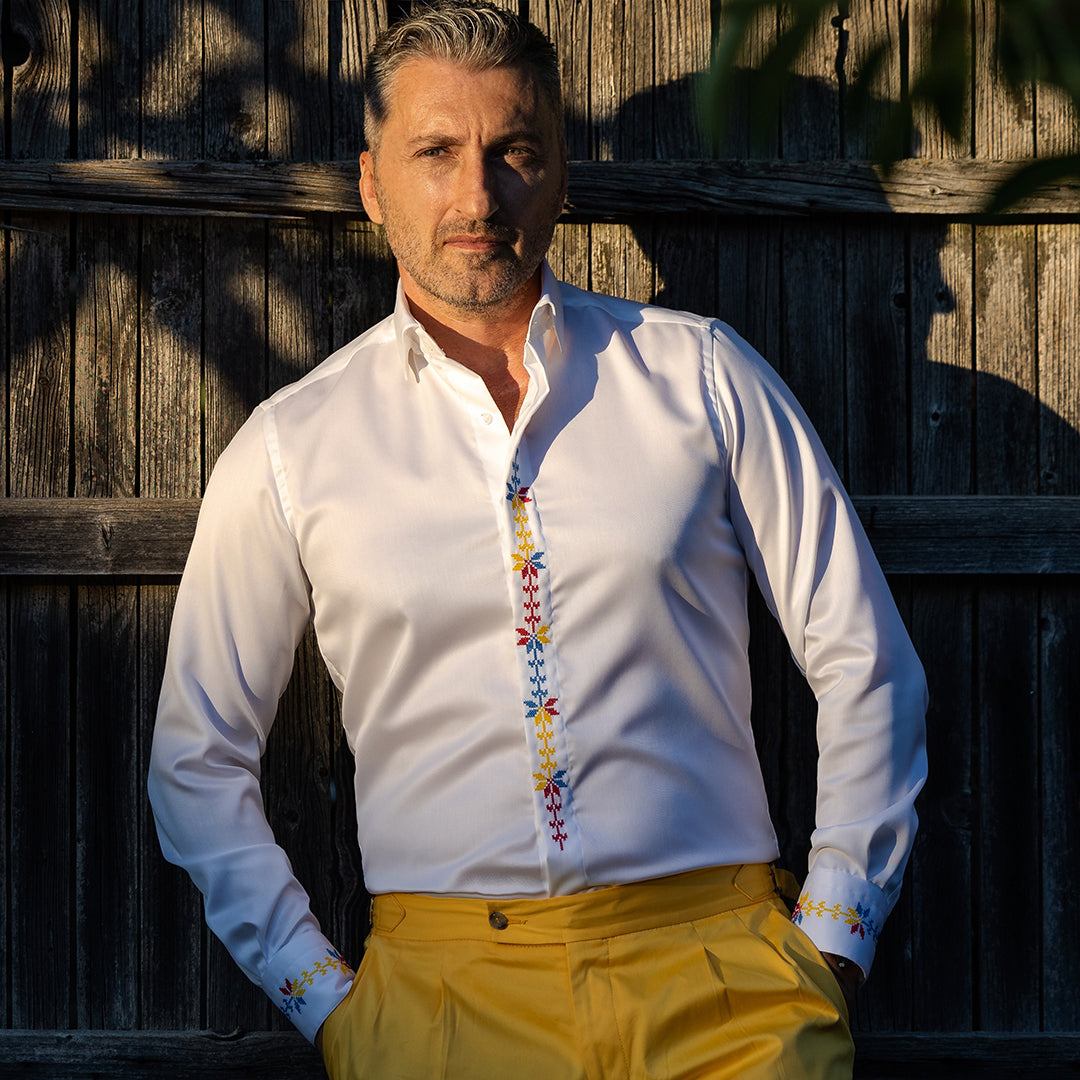 Men's casual white traditional shirt embroidered in three colors Merer