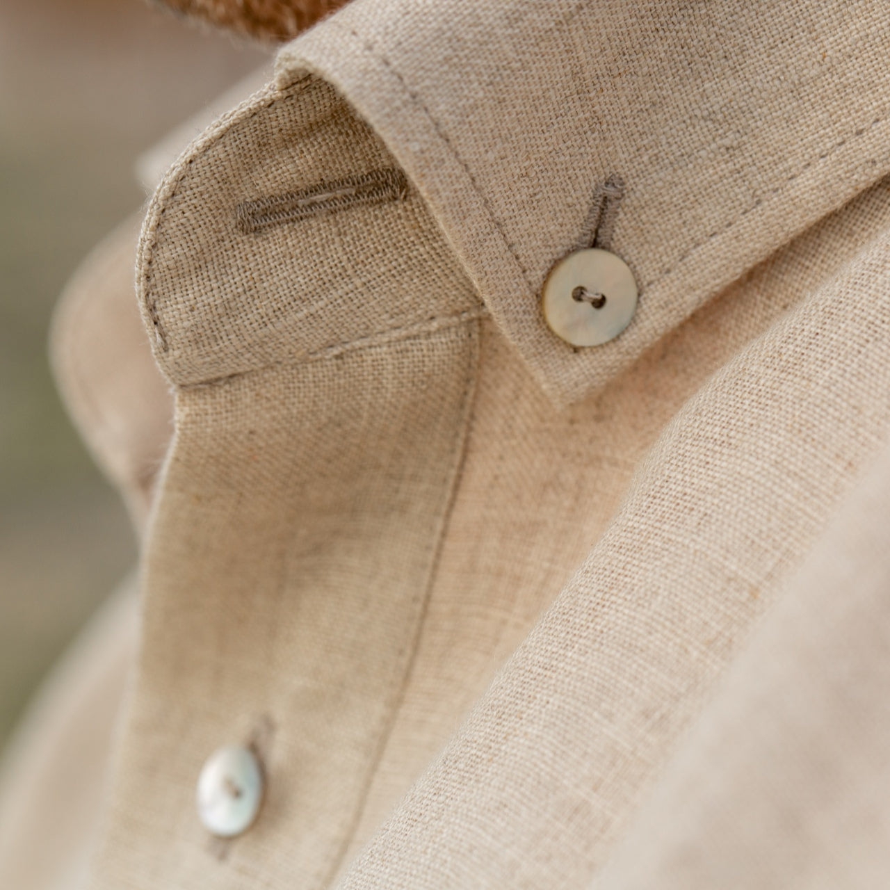 Camasa barbati casual bej din IN culoarea nisipului cu nasturi din scoica Merer