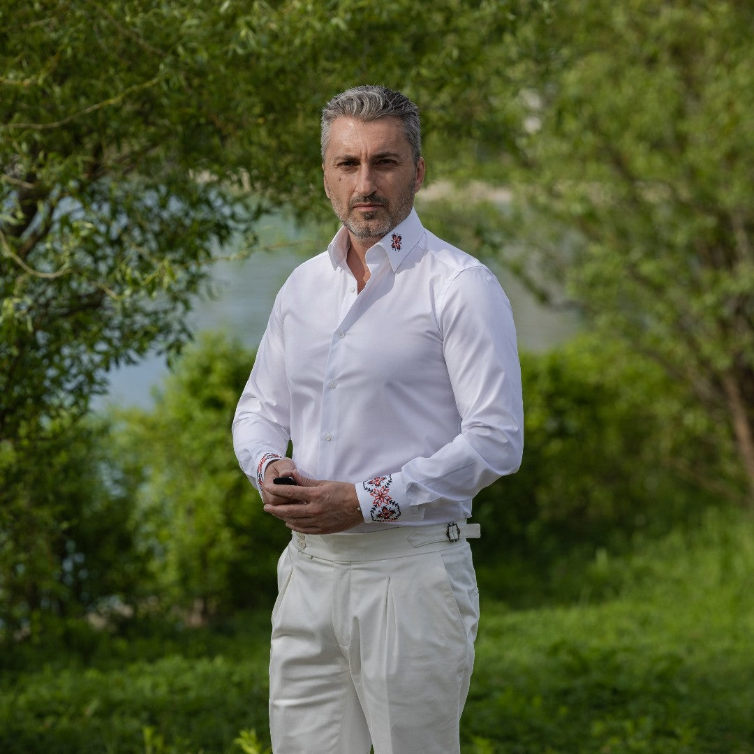 Camasa barbati casual alba cu motive traditionale si broderie Merer