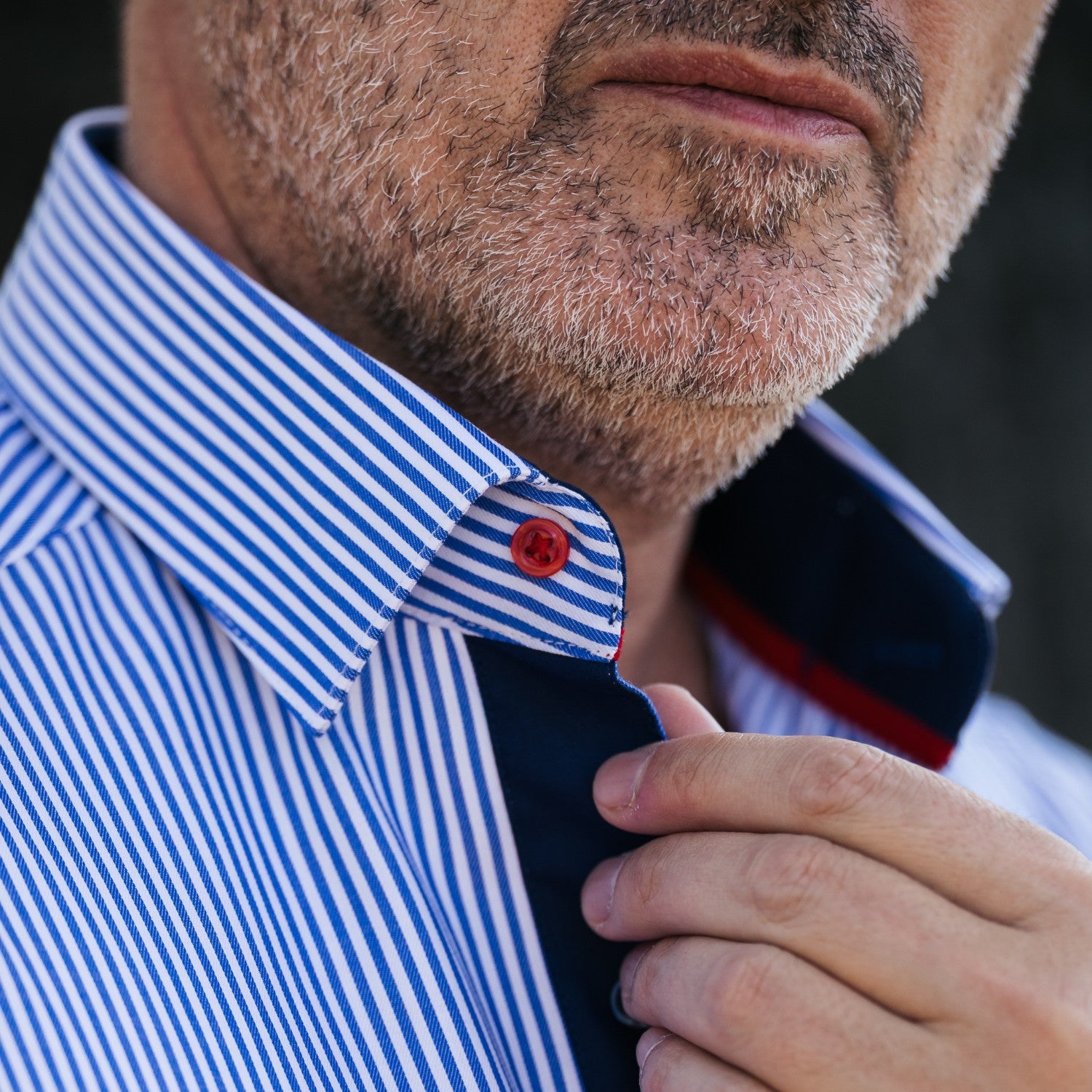 Men's business casual shirt in blue stripes with Merer trims