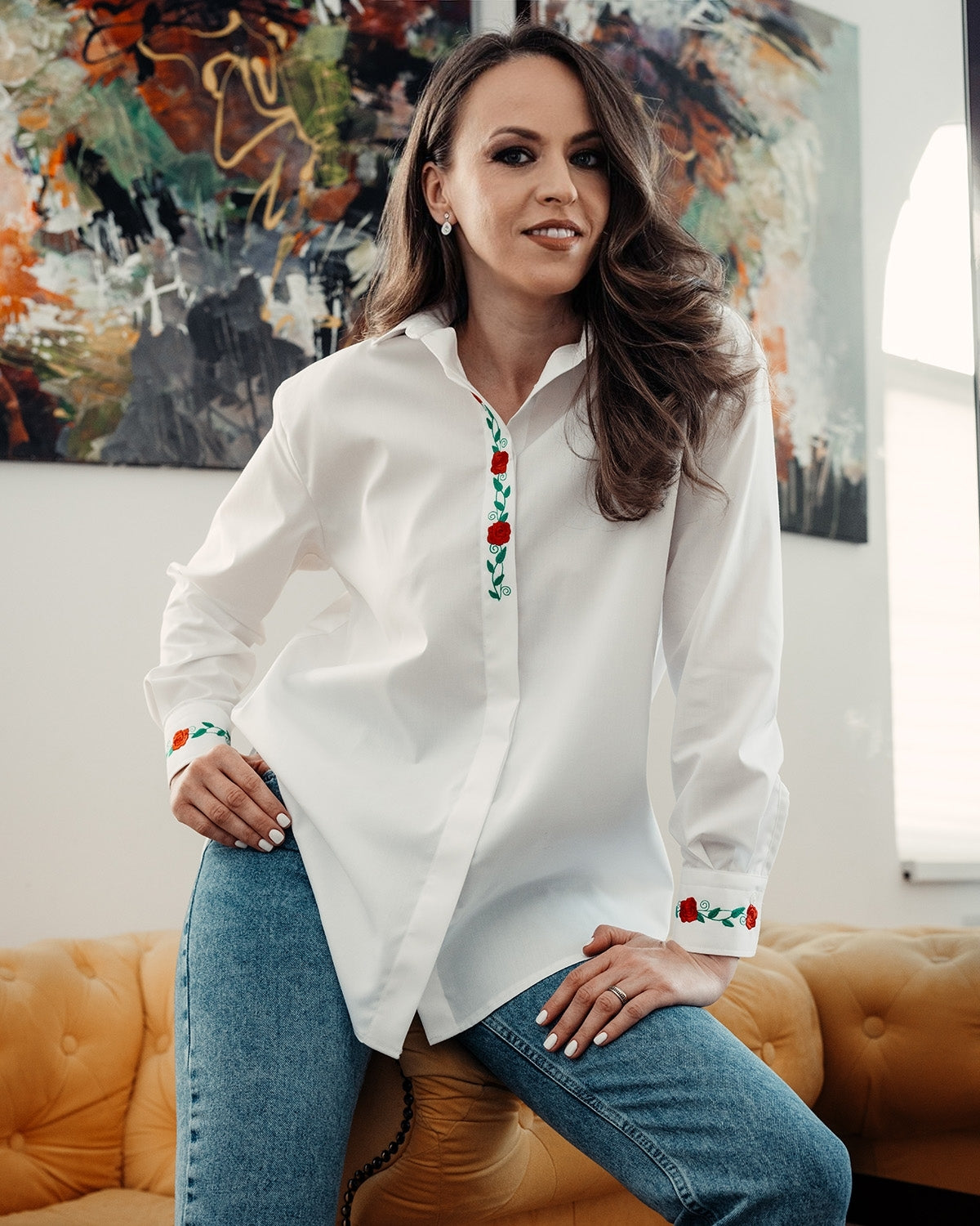 Women's white oversized shirt with embroidered floral motifs Merer