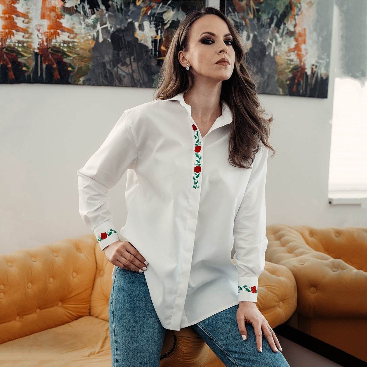 Women's white oversized shirt with embroidered floral motifs Merer