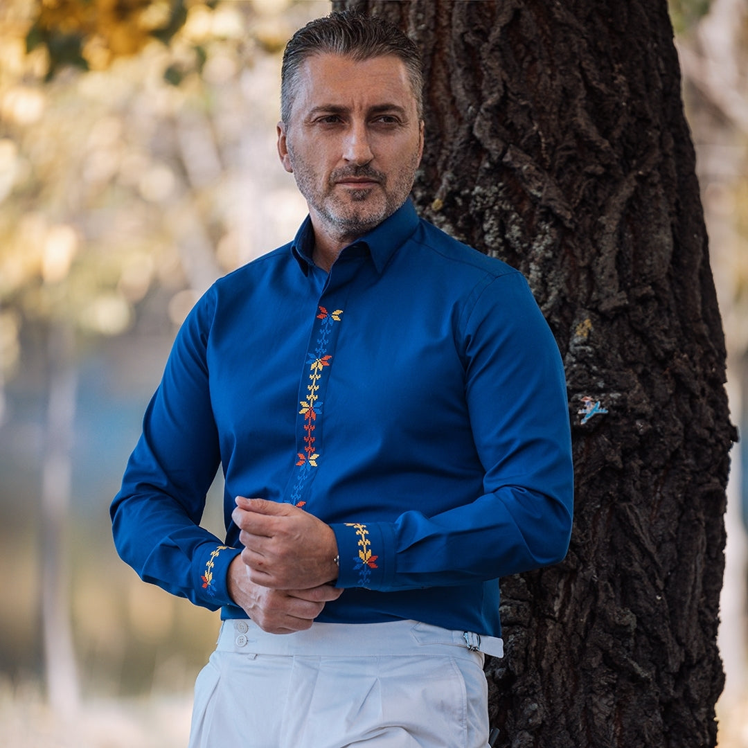 Men's casual navy blue shirt embroidered in three colors Merer