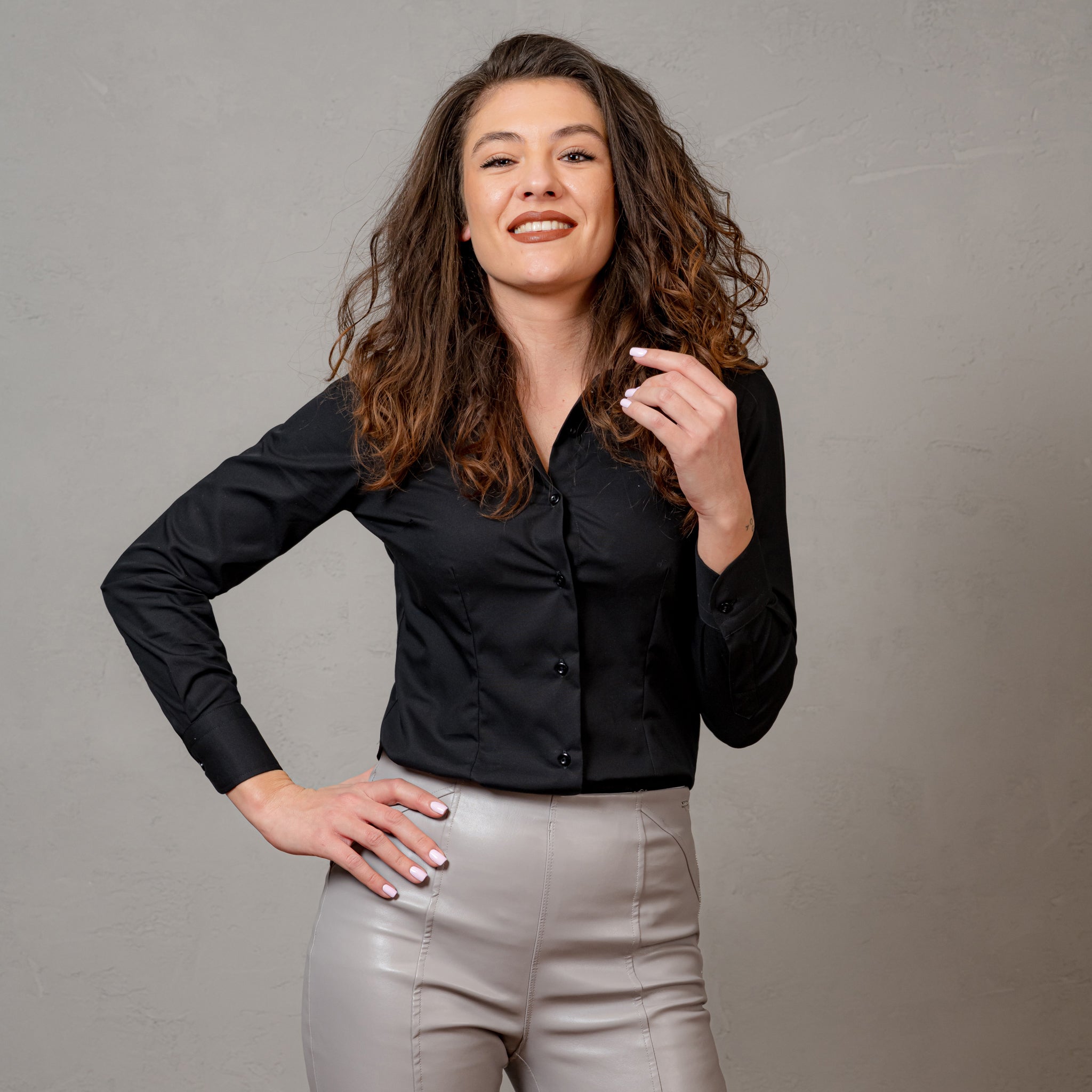 Merer women's black shirt