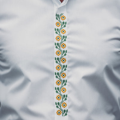 Men's casual white shirt with traditional motifs and green and orange embroidery Merer