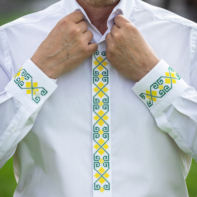 Men's casual white shirt with traditional motifs and green and yellow embroidery Merer