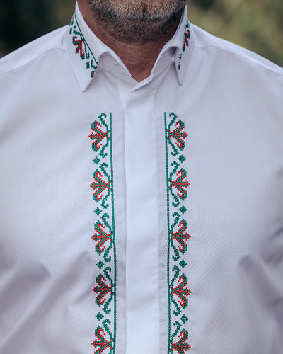 Camasa barbati casual alba motive traditionale brodate rosu-verde Merer