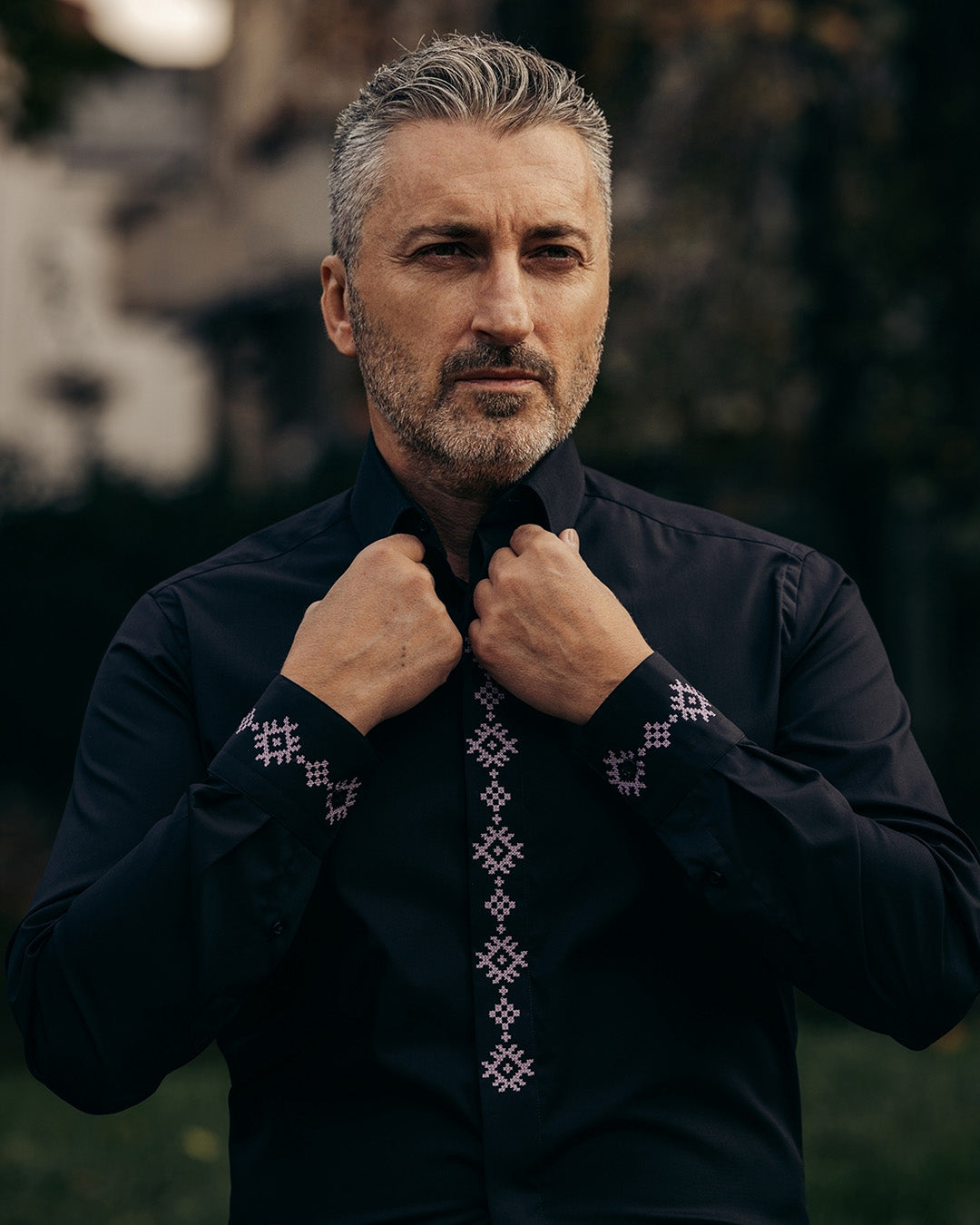 Camasa barbati casual neagra motive traditionale brodate mov Merer