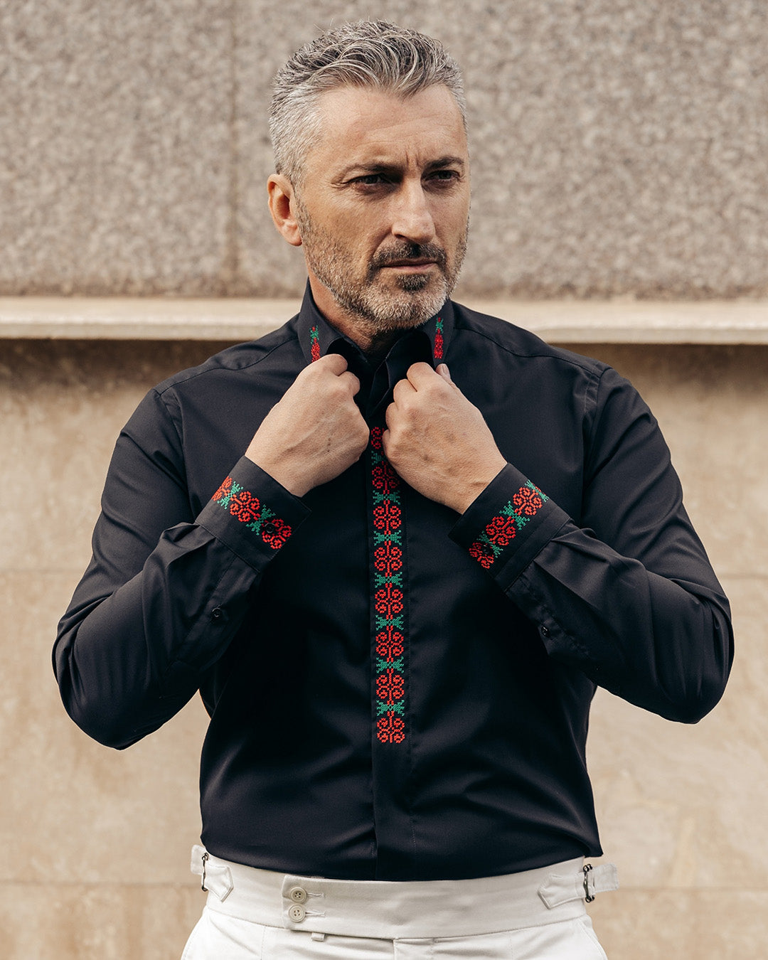 Camasa barbati casual neagra motive traditionale brodate verde-rosu Merer