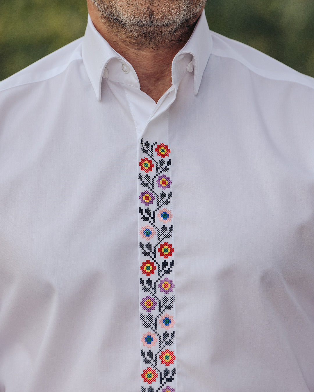 Camasa barbati casual alba motive traditionale brodate floral multicolor Merer