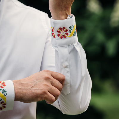 Men's casual white shirt with traditional motifs and green, yellow and red embroidery Merer