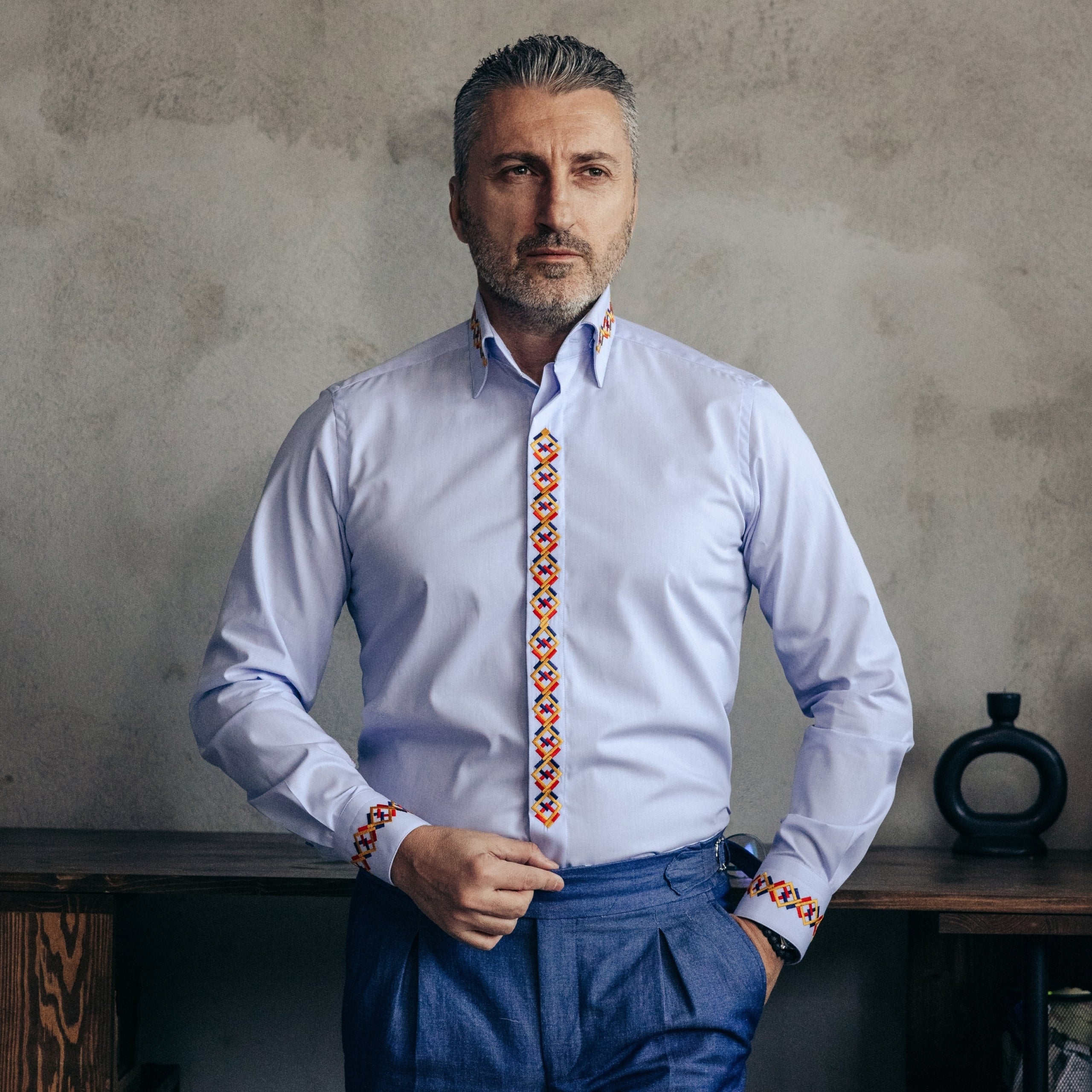 Men's casual blue shirt with long collar and traditional embroidered motifs Merer