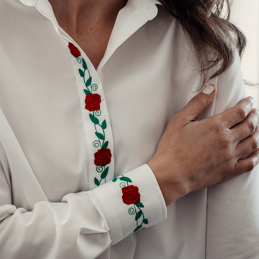 Women's white oversized shirt with embroidered floral motifs Merer