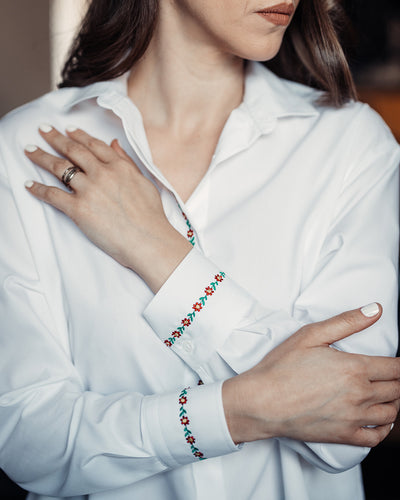 Camasa femei alba oversize cu motive fine florale brodate Merer