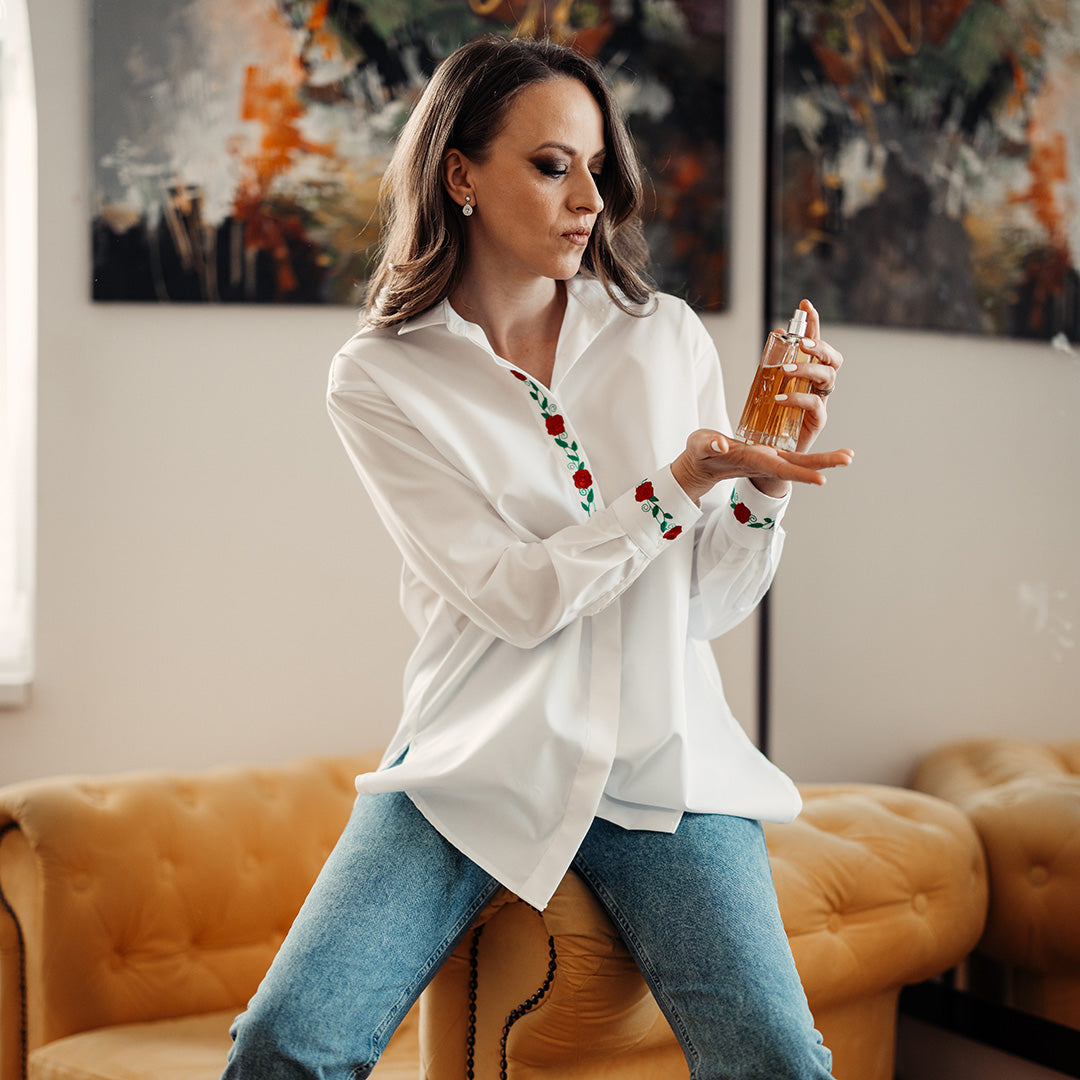 Women's white oversized shirt with embroidered floral motifs Merer