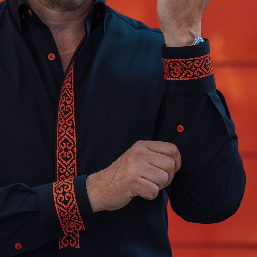 Men's black casua shirt with tunic collar and red embroidery Merer