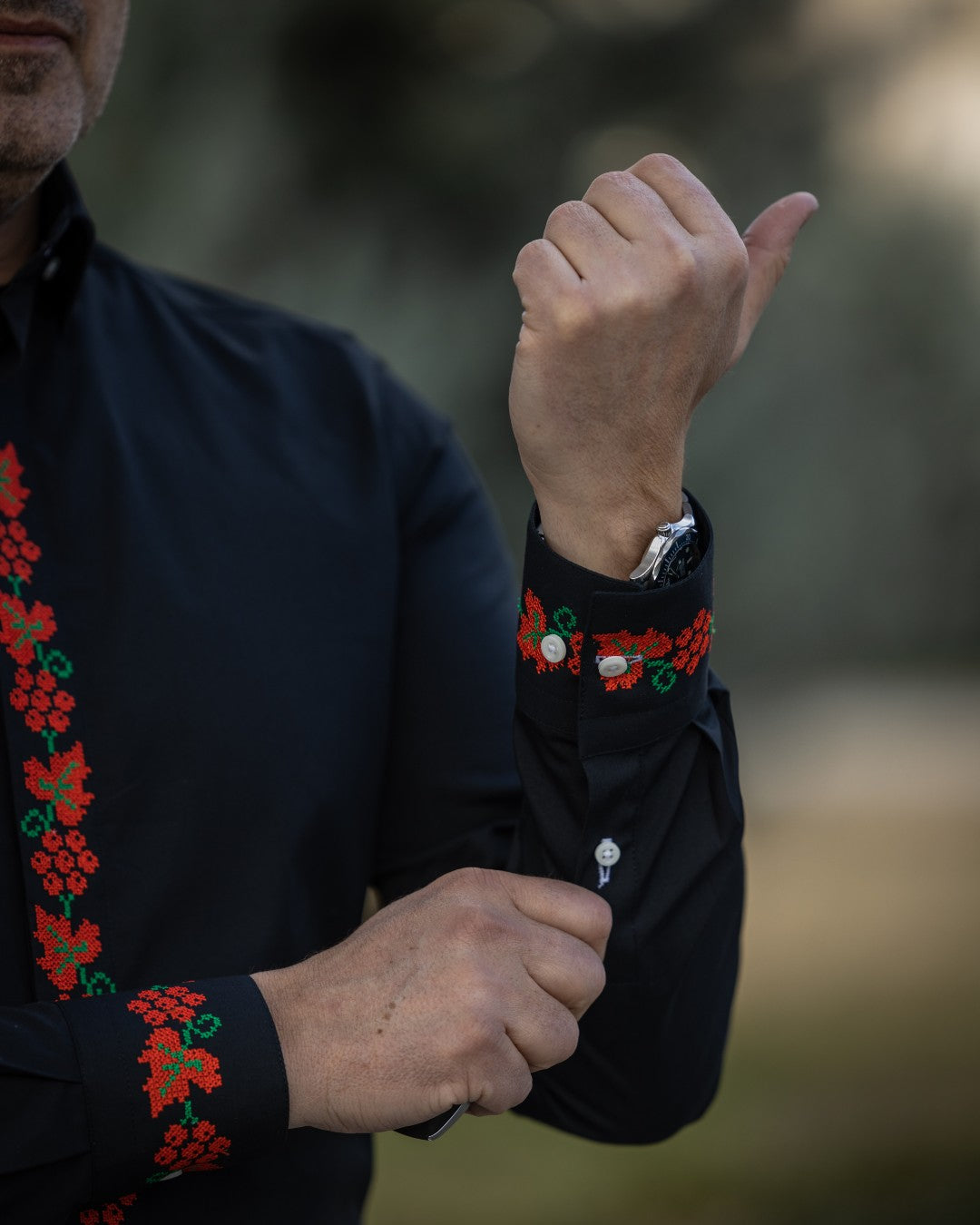 Men's casual black shirt with two-color embroidered grape motifs Merer