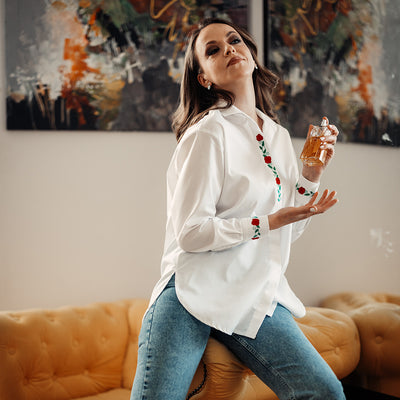 Women's white oversized shirt with embroidered floral motifs Merer