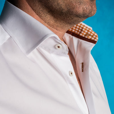 Camasa barbati business casual alba cu detalii maro-caramiziu Merer