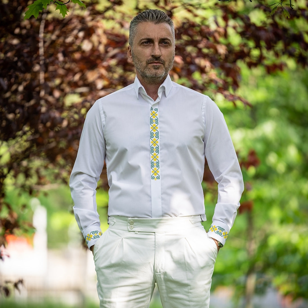 Men's casual white shirt with traditional motifs and green and yellow embroidery Merer