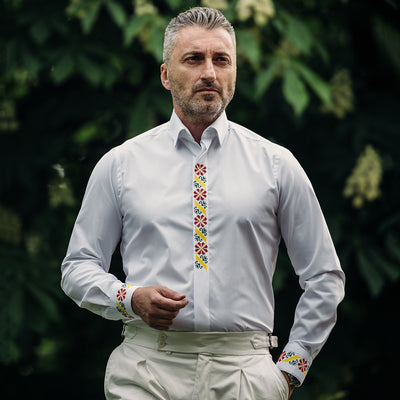 Men's casual white shirt with traditional motifs and green, yellow and red embroidery Merer