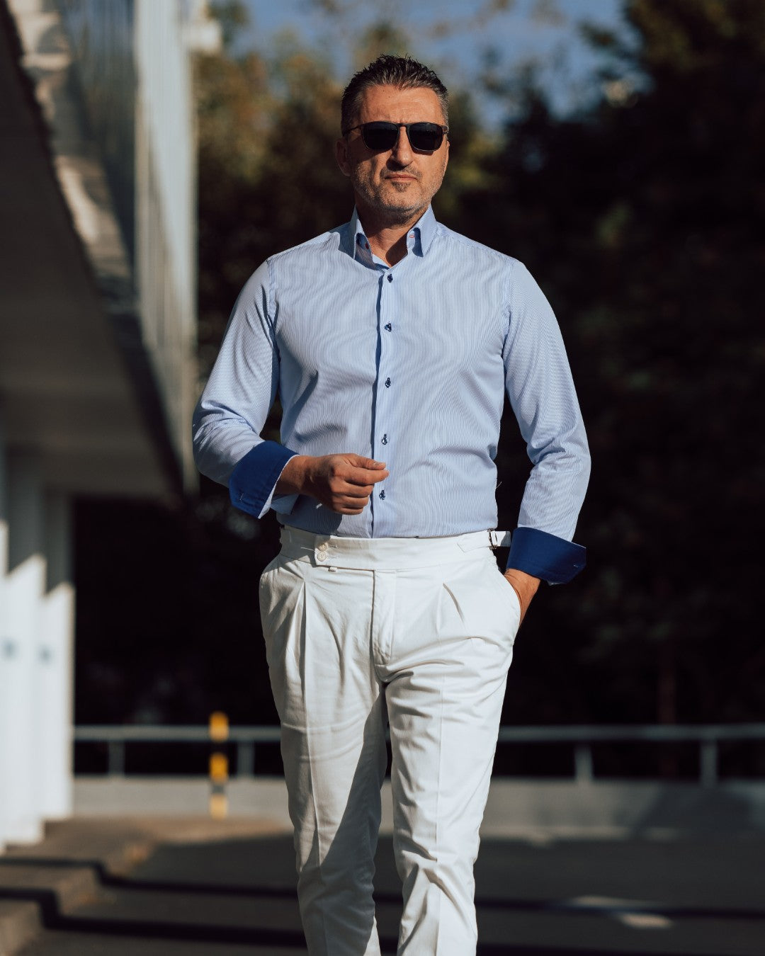 Men's shirt in fine blue stripes with business casual design details Merer