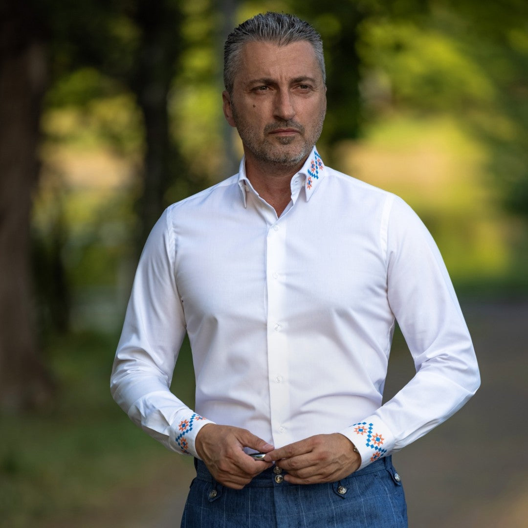 Men's casual white traditional shirt with embroidered motifs in two colors Merer