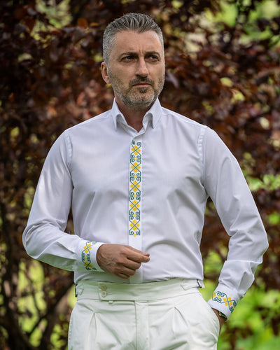 Men's casual white shirt with traditional motifs and green and yellow embroidery Merer