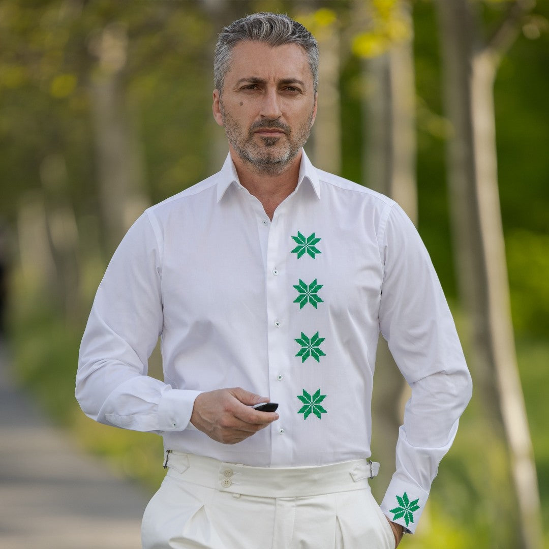 Men's casual white traditional shirt embroidered with Merer green