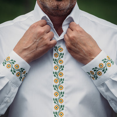 Men's casual white shirt with traditional motifs and green and orange embroidery Merer