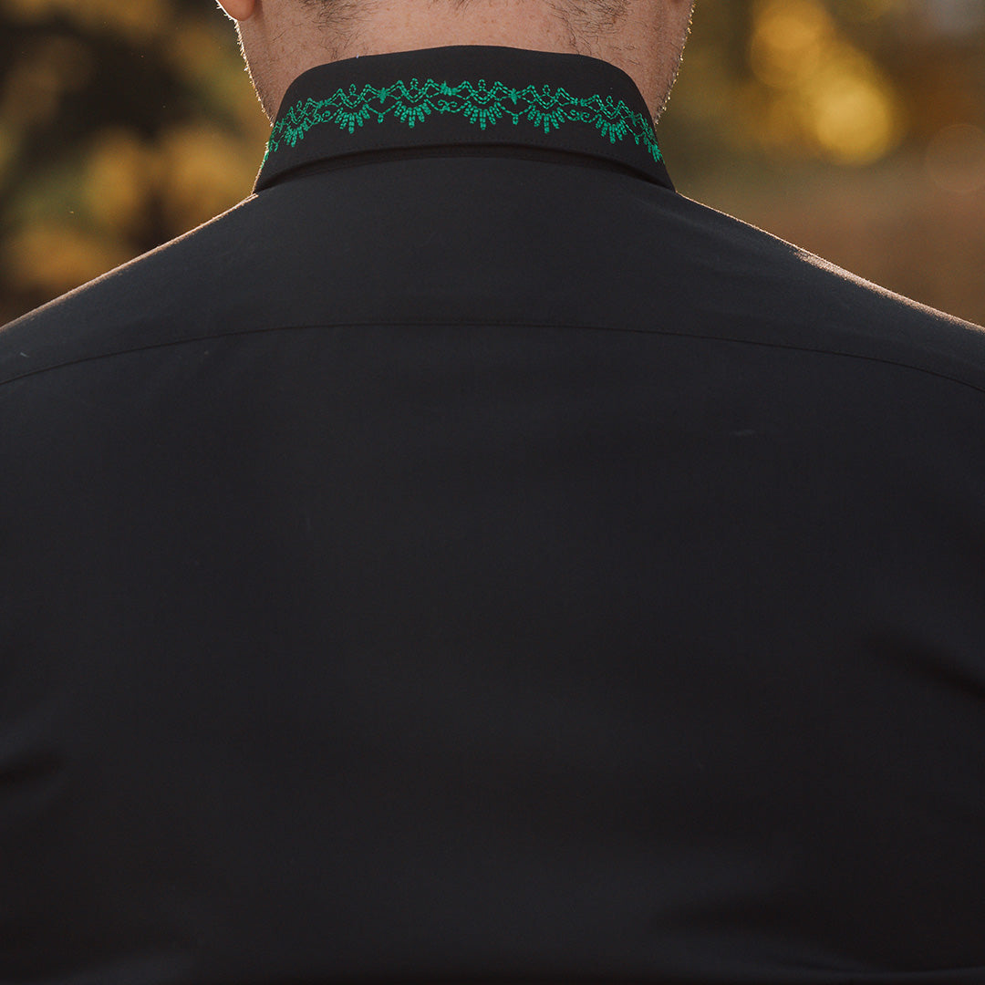 Men's casual black traditional shirt embroidered with green thread Merer