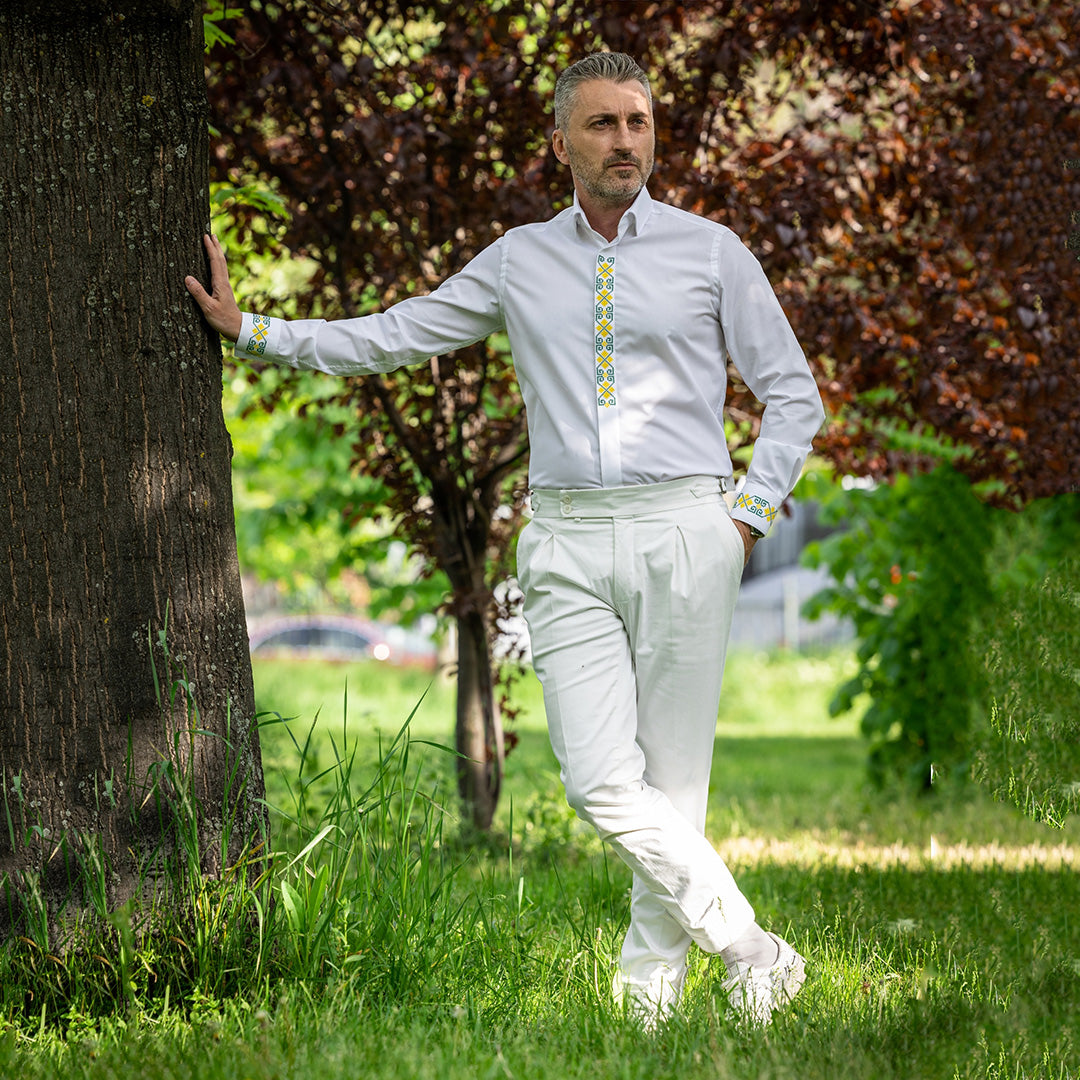 Men's casual white shirt with traditional motifs and green and yellow embroidery Merer