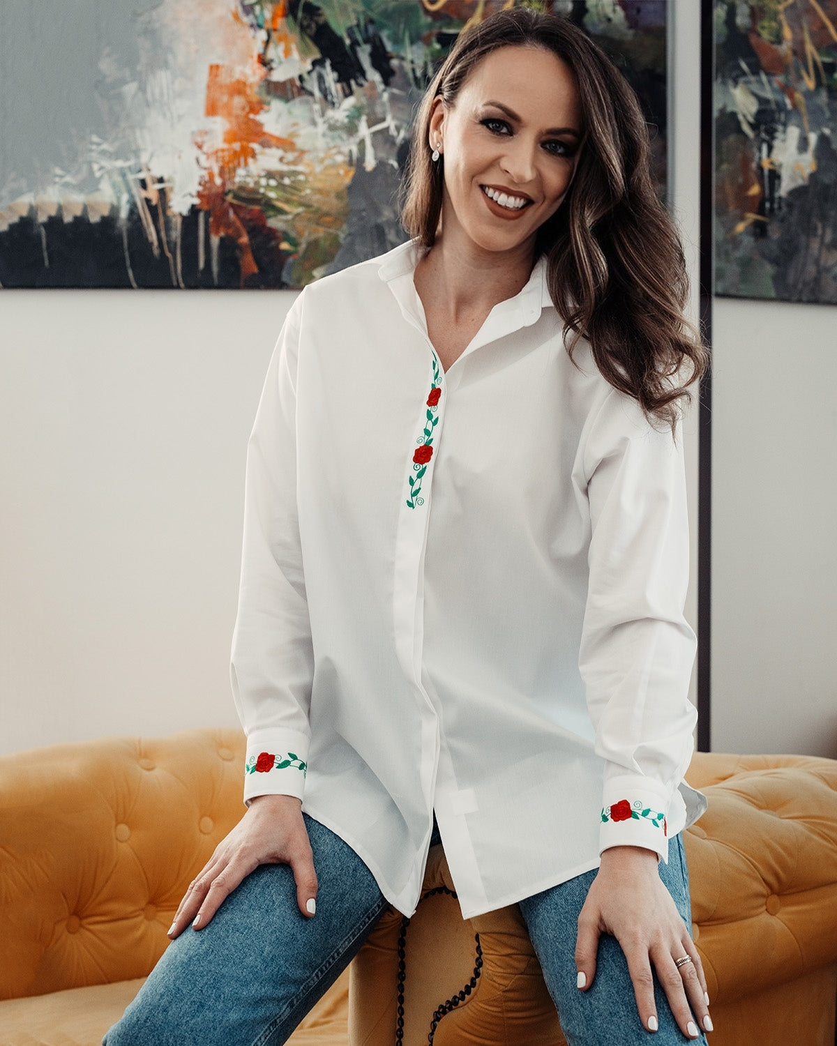 Women's white oversized shirt with embroidered floral motifs Merer