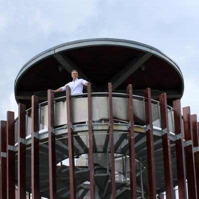 Men's casual white shirt made of IN with partial slit for men with athletic attire Merer